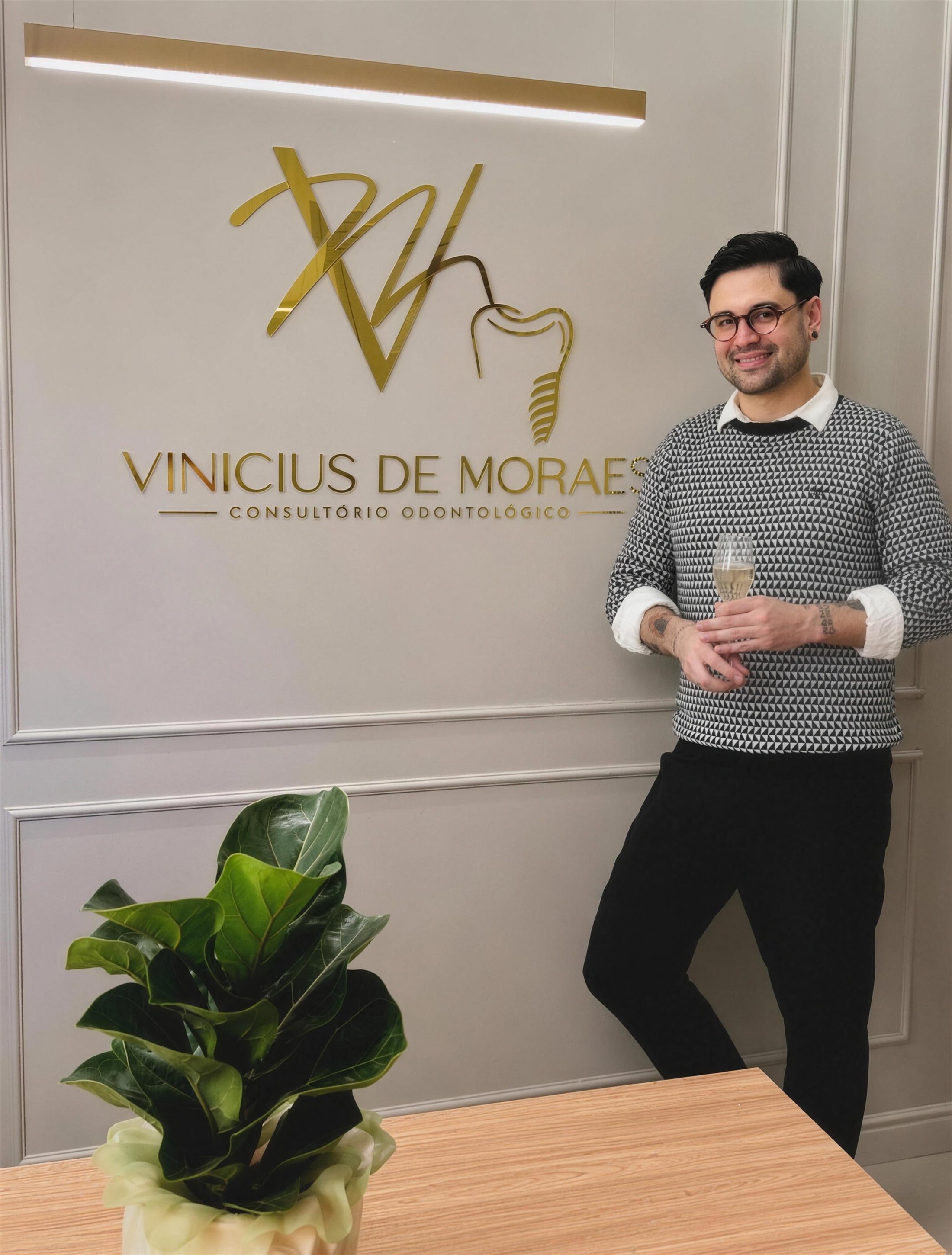 Dr. Vinicius de Moraes no consultório